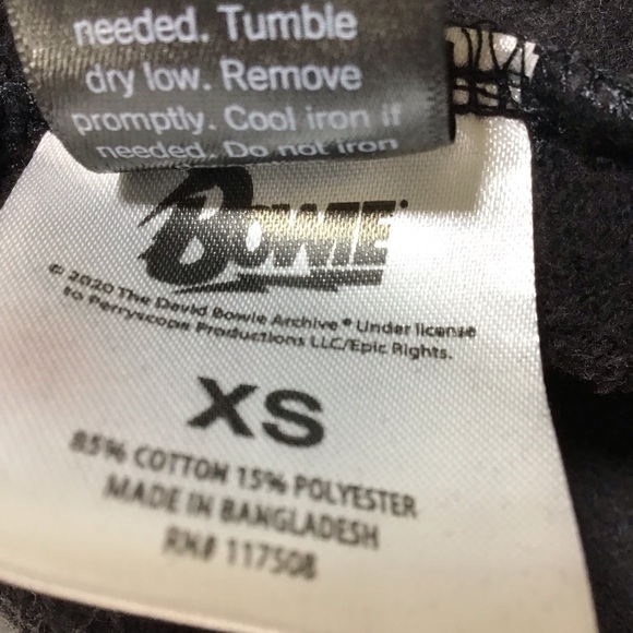 Simply Vera Vera Wang David Bowie Rebel Graphic crewneck Sweatshirt - Picture 9 of 12